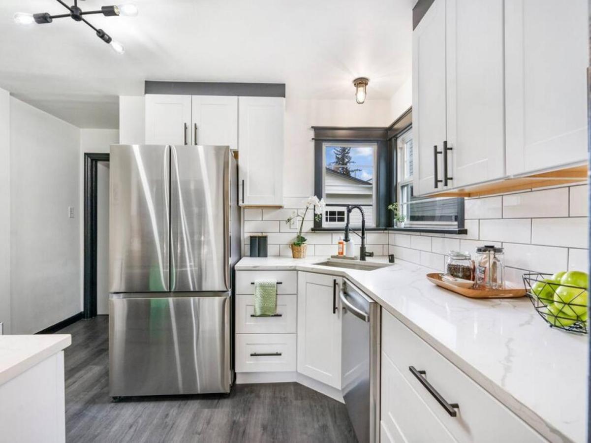 Picture Perfect Bungalow In The Heart Of Dt Vancouver Exteriér fotografie