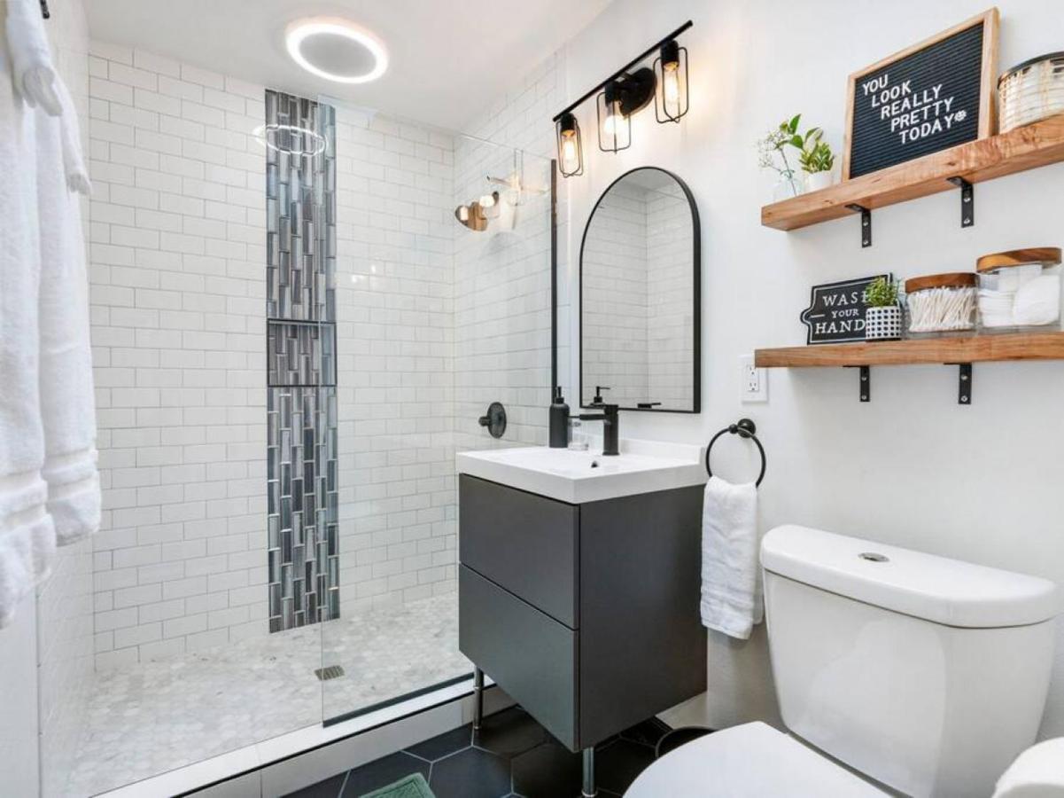 Picture Perfect Bungalow In The Heart Of Dt Vancouver Exteriér fotografie