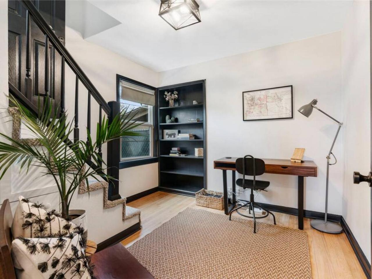 Picture Perfect Bungalow In The Heart Of Dt Vancouver Exteriér fotografie